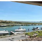 Chaleureux Avec Vue Sur Le Canal Et Les Etangs